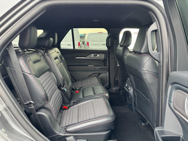 Used 2025 Ford Explorer ST-Line - photo 8