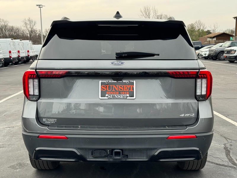 Used 2025 Ford Explorer - photo 1