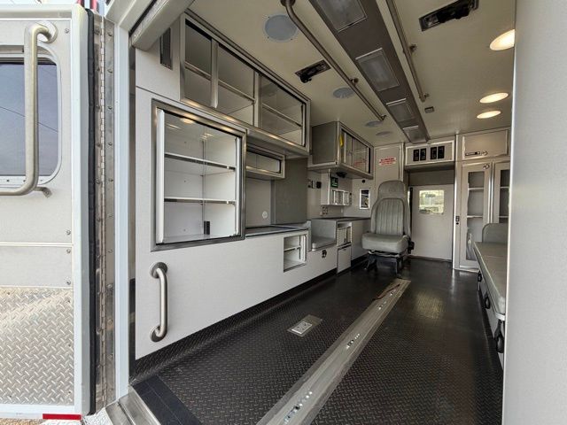 New 1996 Ford E-450 Cutaway - photo 8