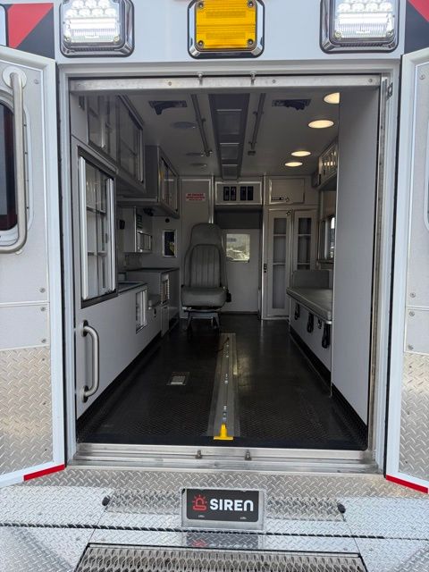 New 1996 Ford E-450 Cutaway - photo 7