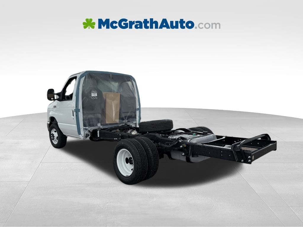 New 2026 Ford E-350 Cutaway - photo 4