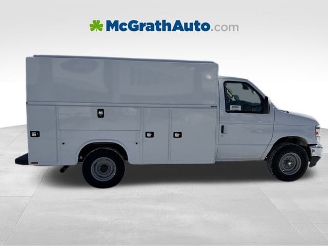 New 2026 Ford E-350 Cutaway - photo 6