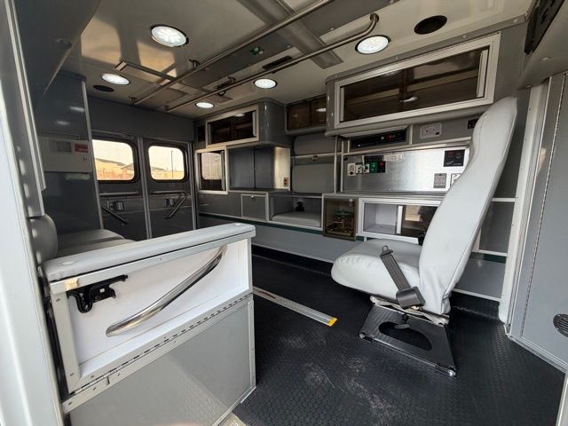 New 1996 Ford E-450 Cutaway - photo 11