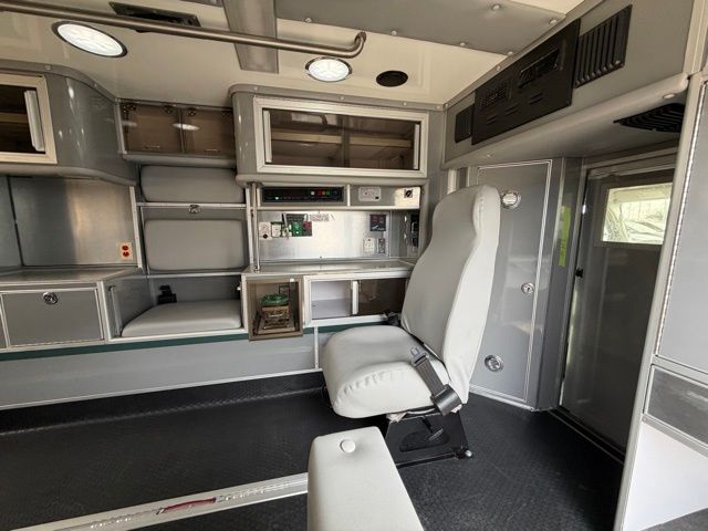 New 1996 Ford E-450 Cutaway - photo 12