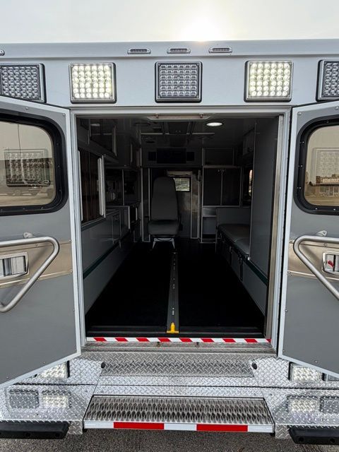 New 1996 Ford E-450 Cutaway - photo 5