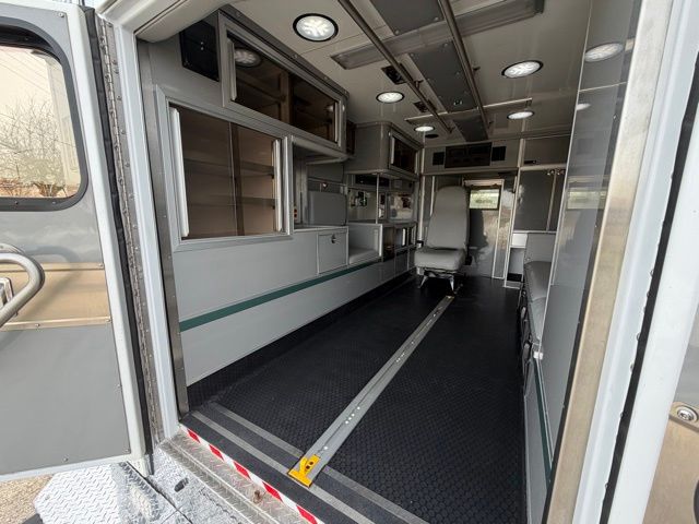 New 1996 Ford E-450 Cutaway - photo 6