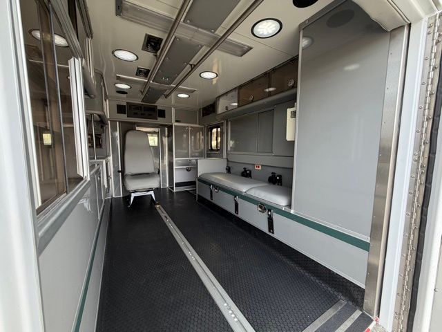 New 1996 Ford E-450 Cutaway - photo 7