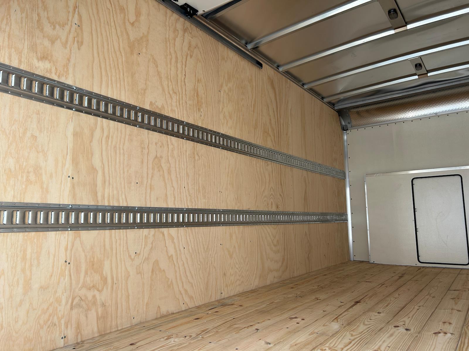 New 1996 Ford E-450 Cutaway - photo 20