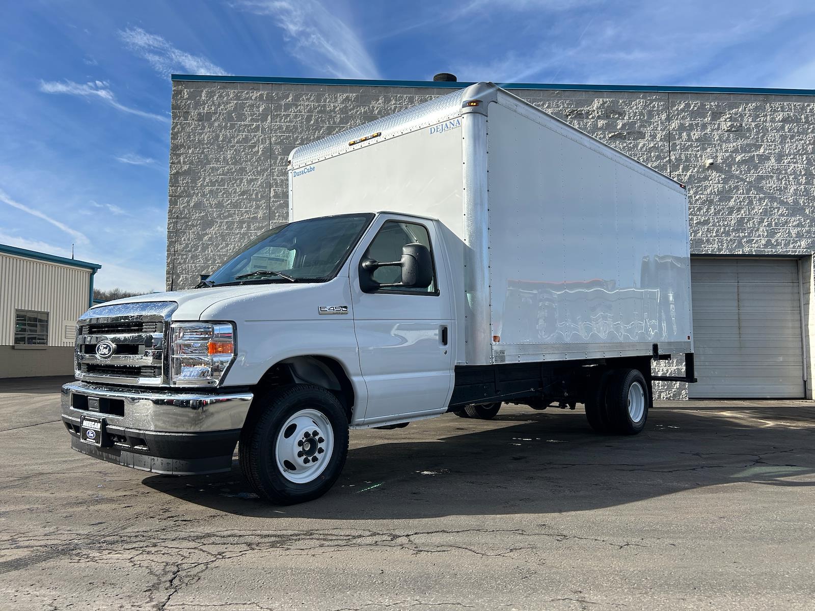 New 1996 Ford E-450 Cutaway - photo 3