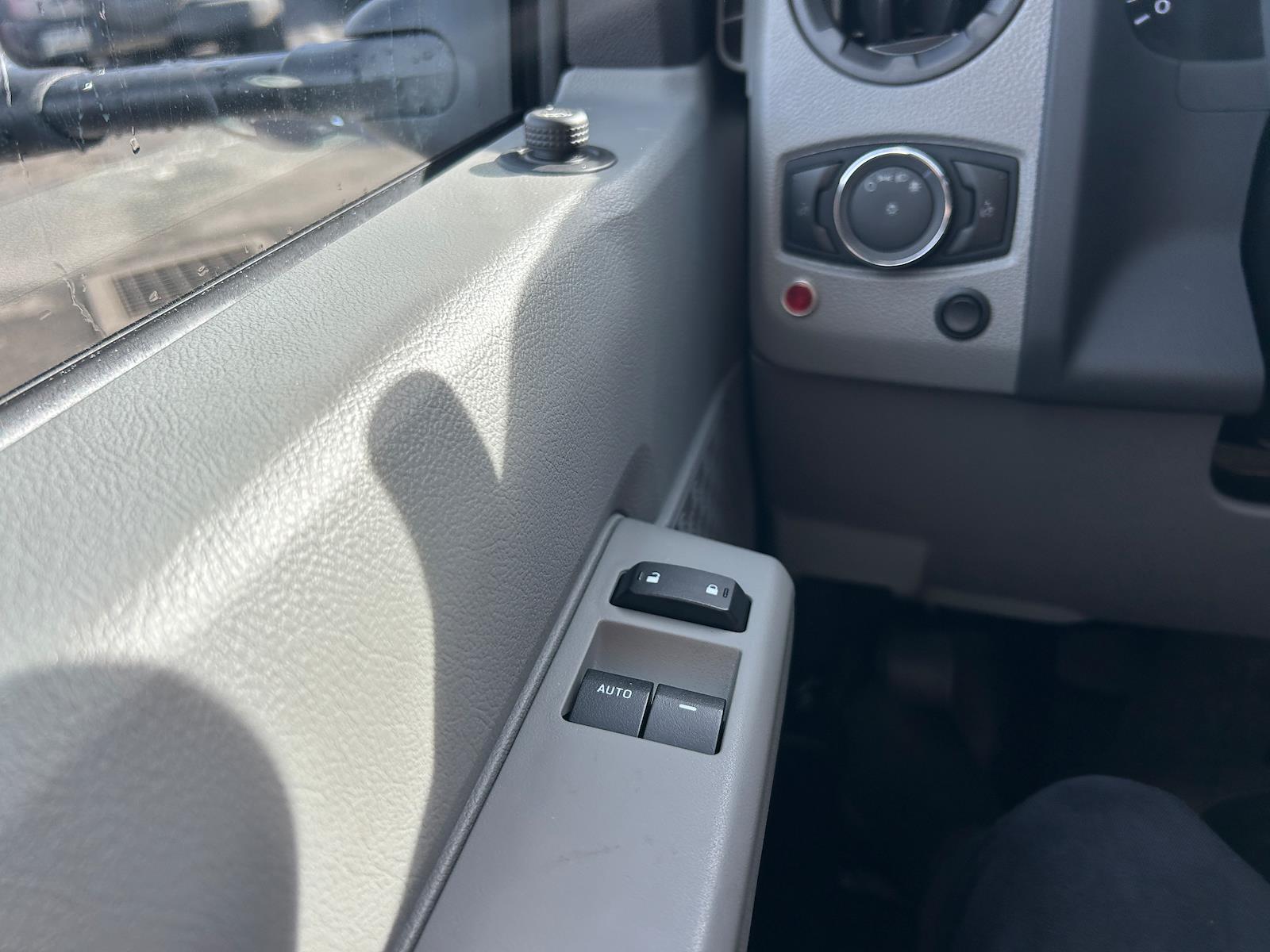 New 1996 Ford E-450 Cutaway - photo 33