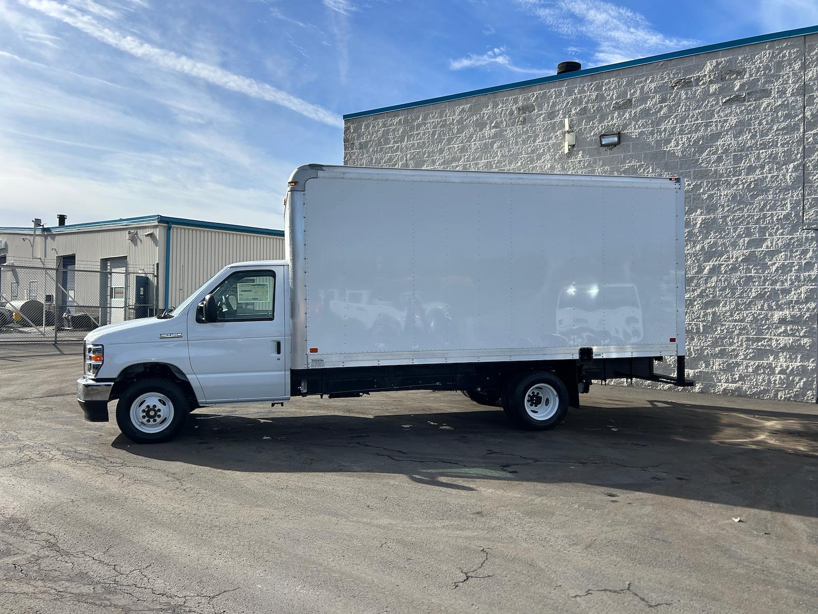 New 1996 Ford E-450 Cutaway - photo 5