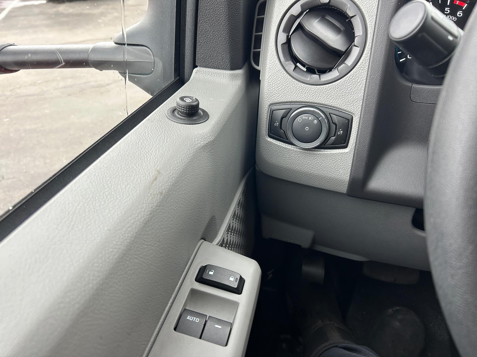 New 2026 Ford E-350 Cutaway - photo 45