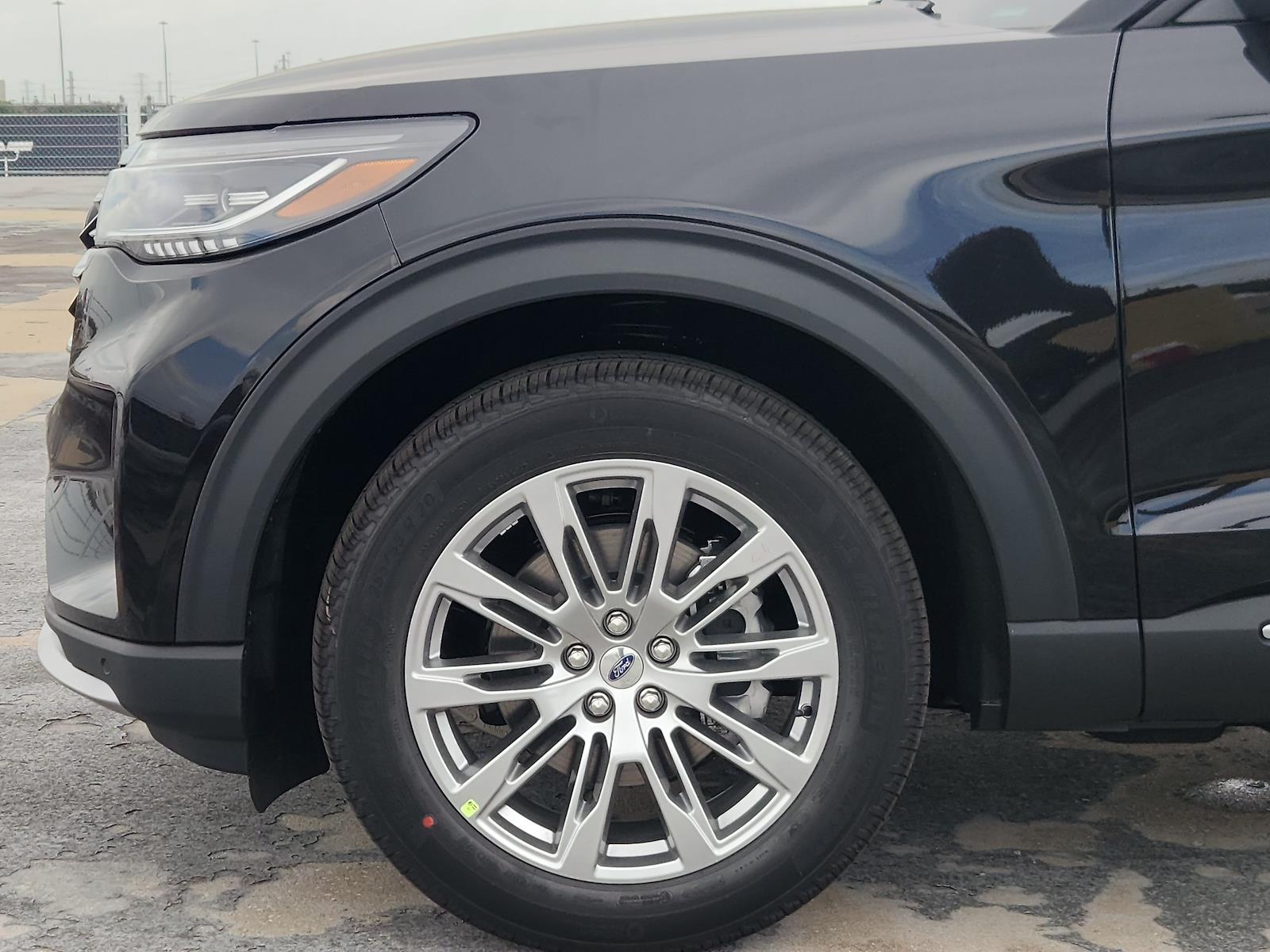New 2026 Ford Explorer Platinum - photo 5