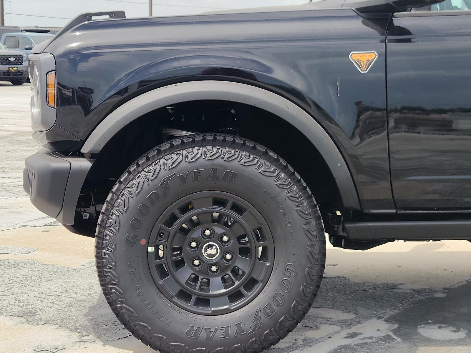 New 2026 Ford Bronco Badlands - photo 5
