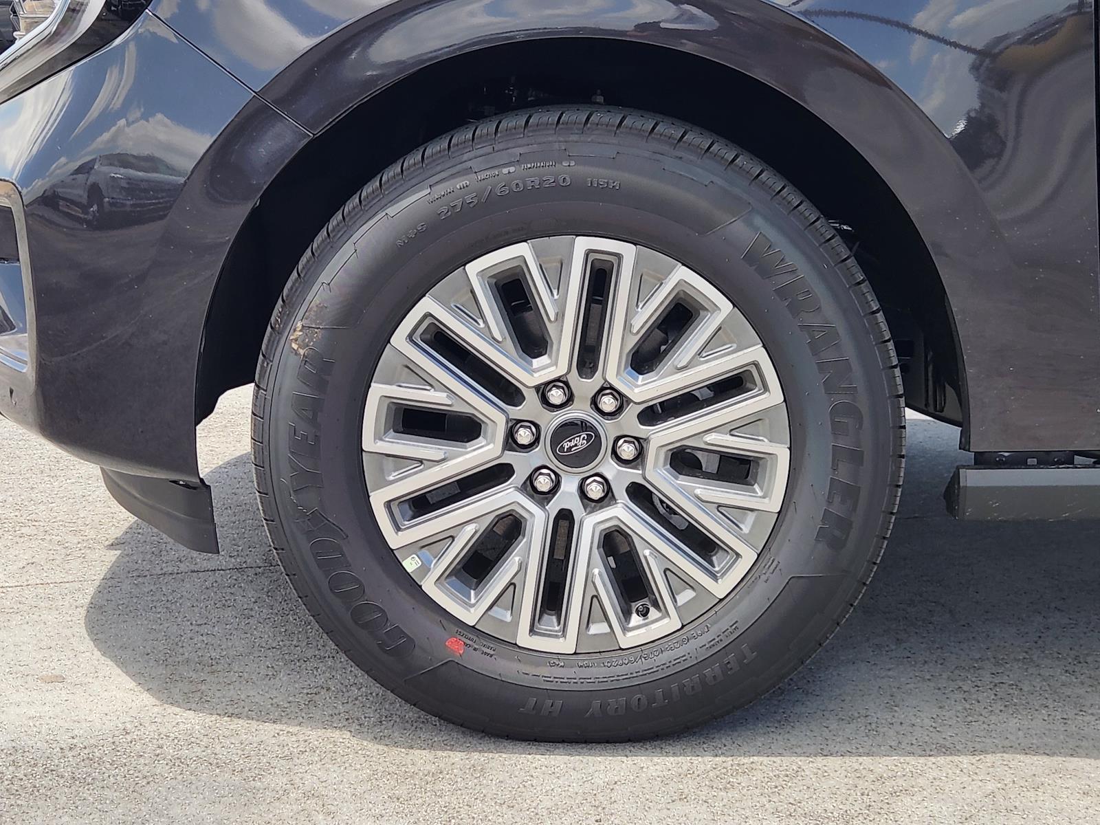 New 2027 Ford Expedition Platinum - photo 7