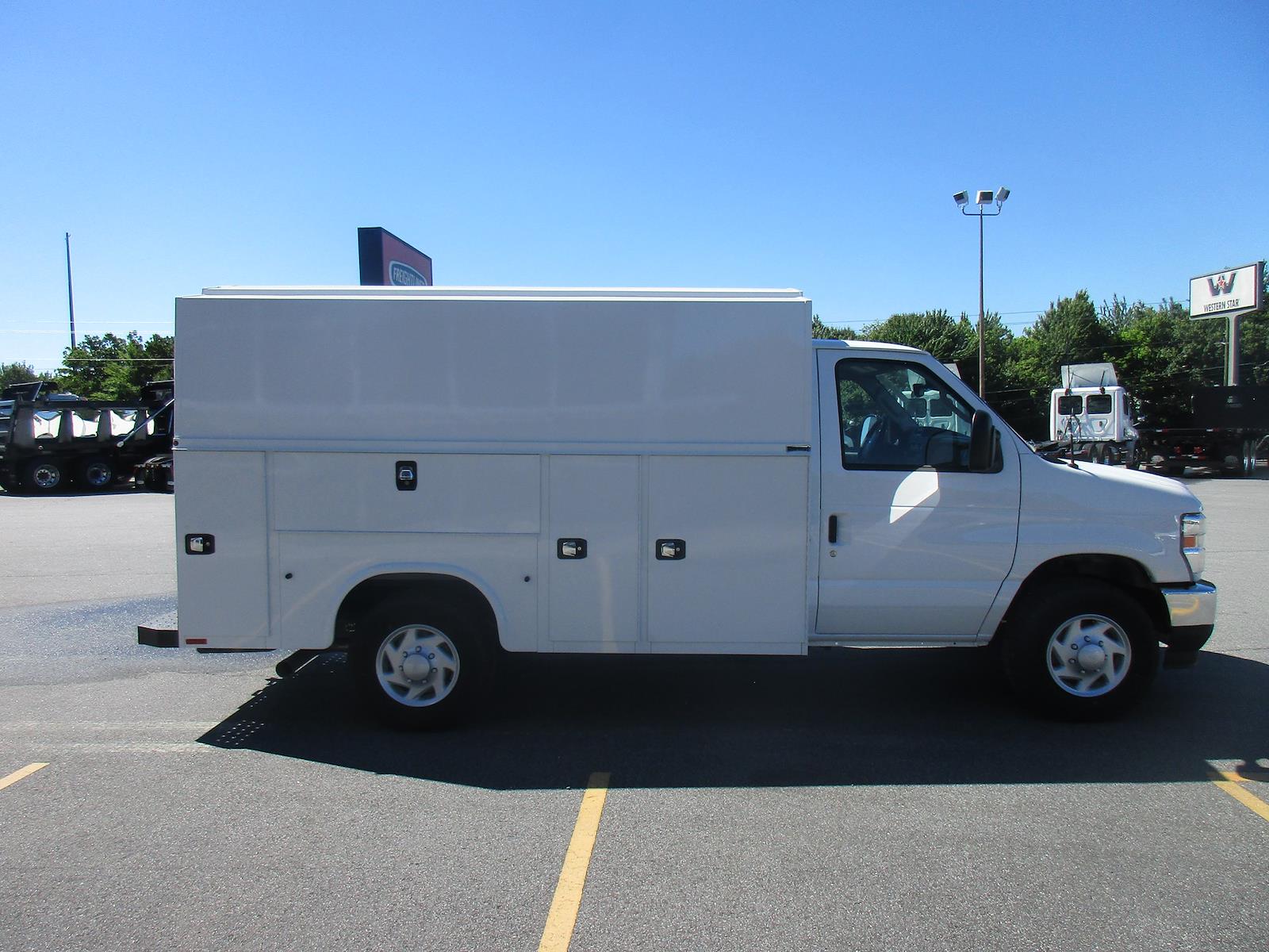 New 2026 Ford E-350 Cutaway - photo 6