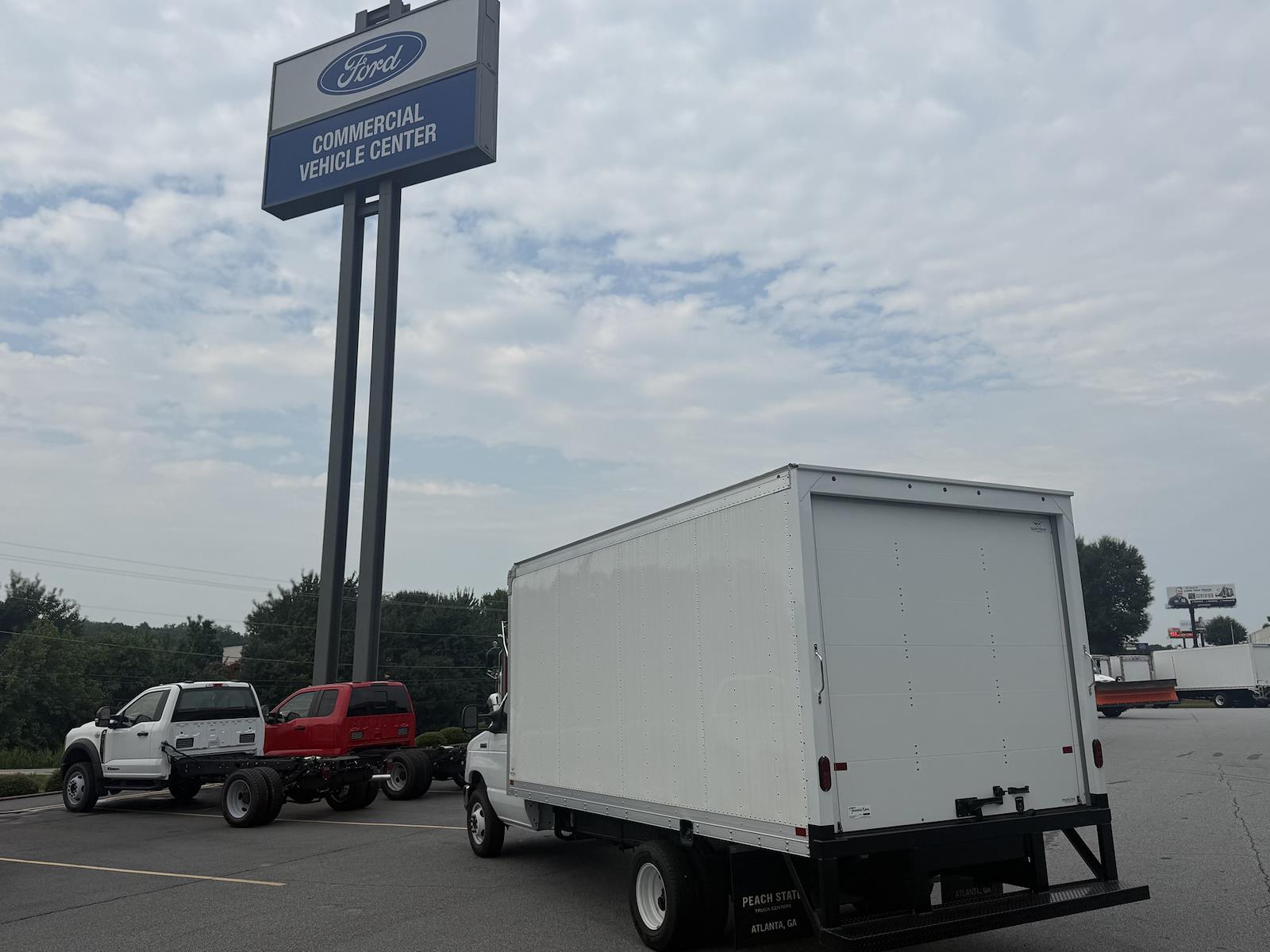 New 2027 Ford E-450 Cutaway - photo 3