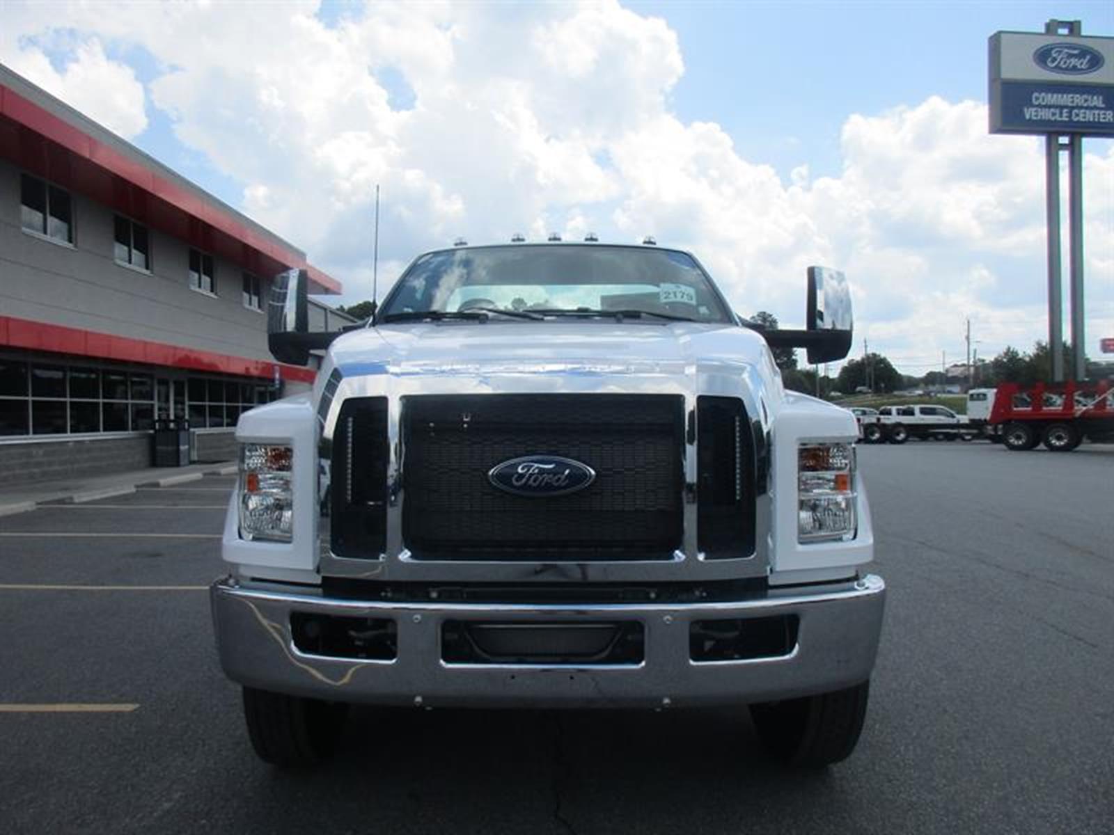 New 2027 Ford F-750 - photo 2