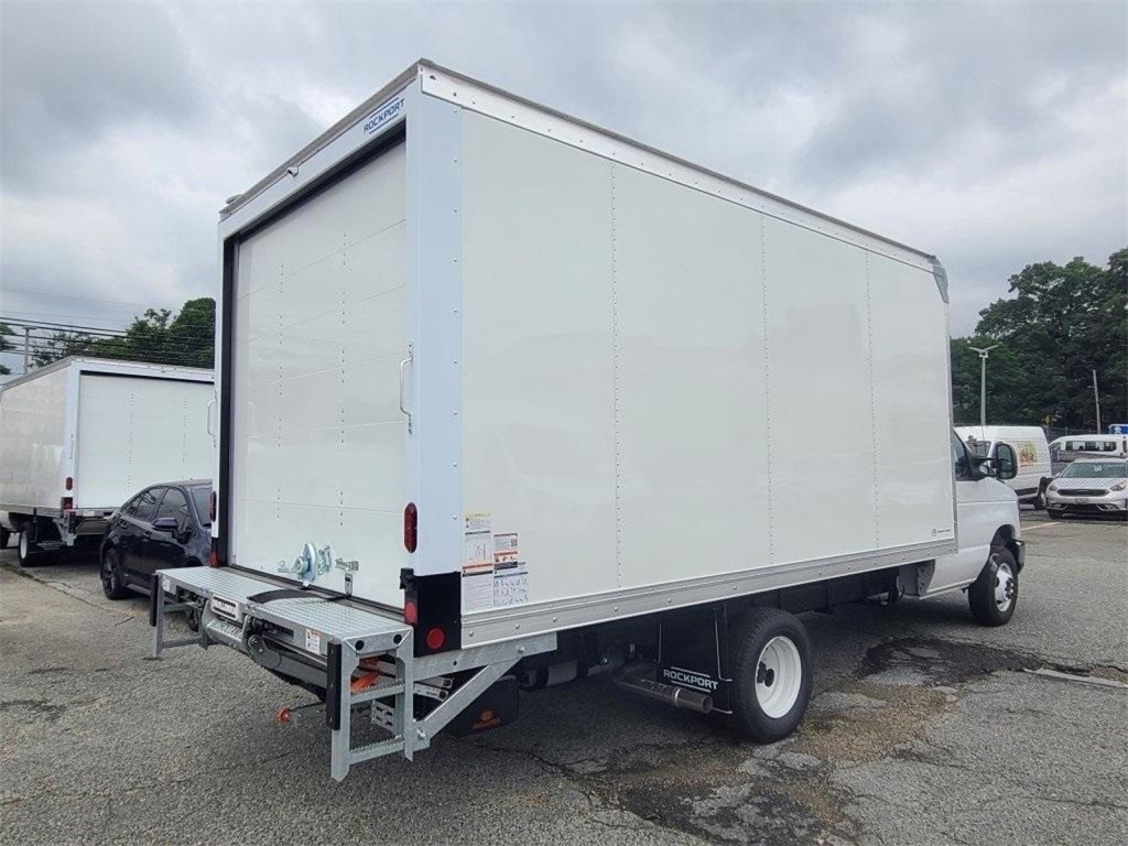 New 1996 Ford E-450 Cutaway - photo 15