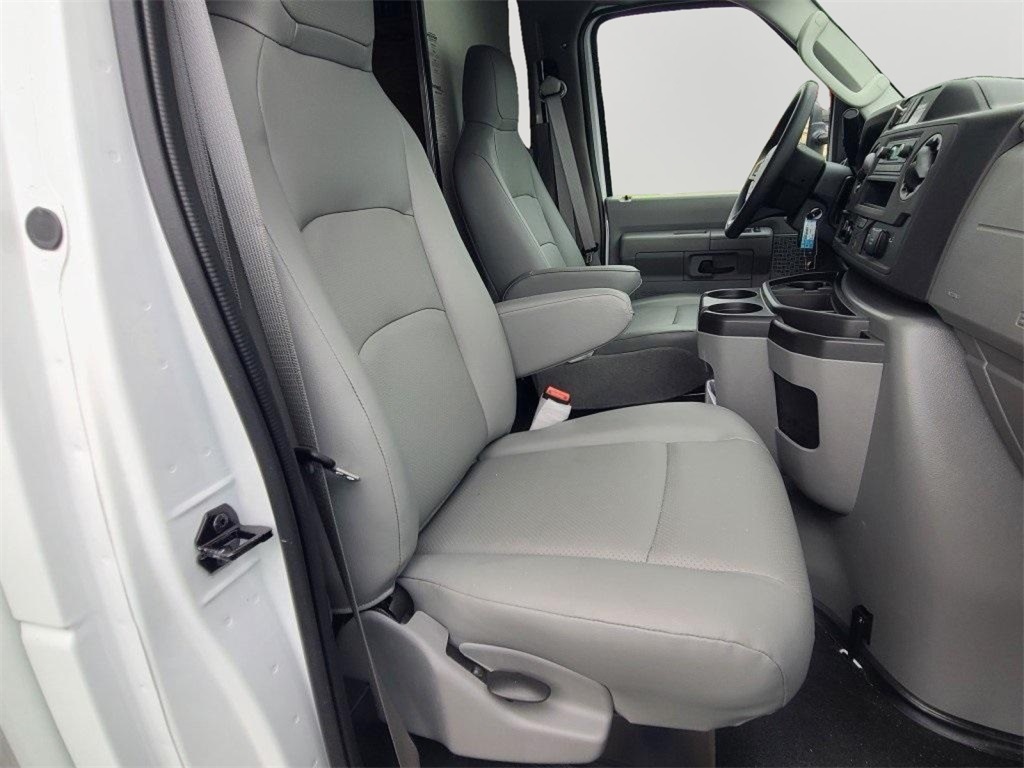 New 1996 Ford E-450 Cutaway - photo 18
