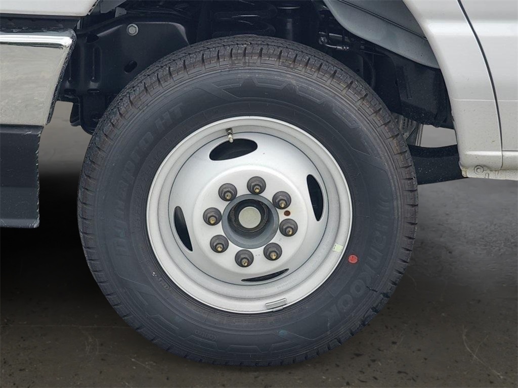 New 1996 Ford E-450 Cutaway - photo 5