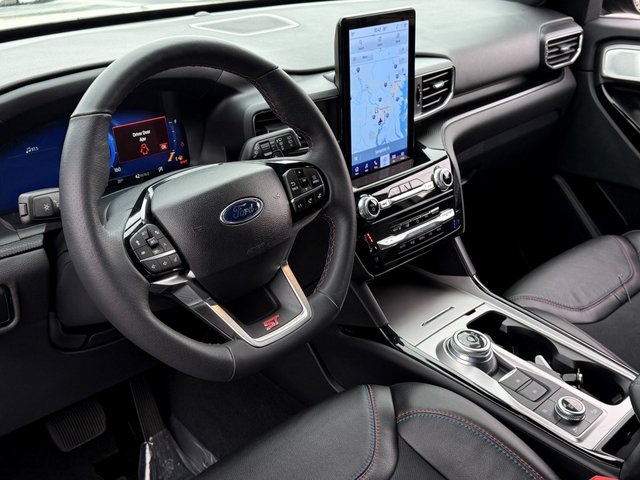 Used 2024 Ford Explorer ST - photo 3