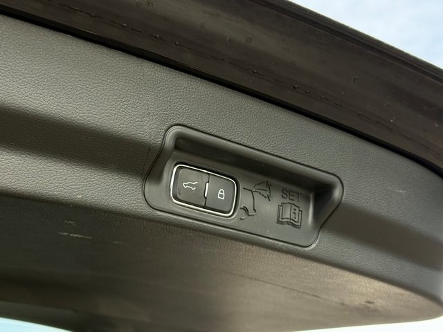 Used 2024 Ford Explorer - photo 1