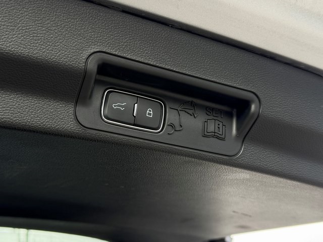 Used 2023 Ford Explorer XLT - photo 3