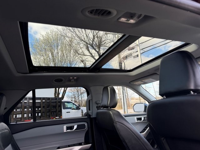 Used 2022 Ford Explorer - photo 2