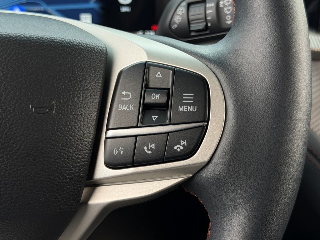 Used 2025 Ford Explorer - photo 2