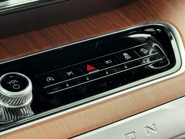 New 2025 Ford Expedition - photo 2