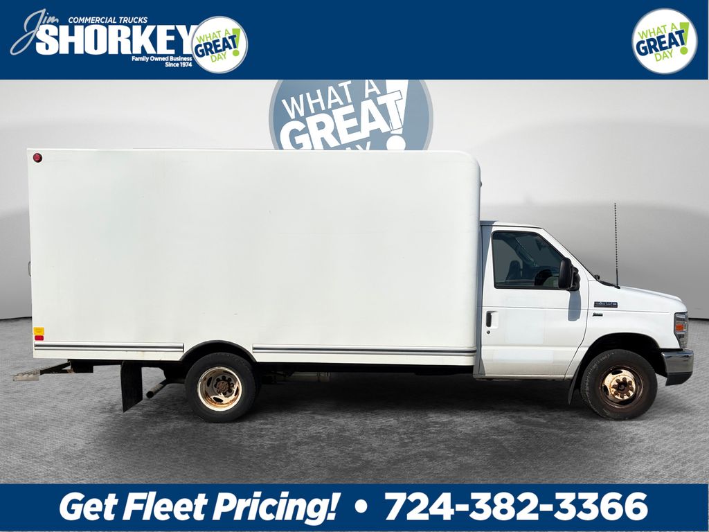 Used 2016 Ford E-350 - photo 2