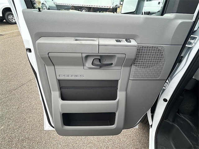 New 2026 Ford E-350 Cutaway - photo 17