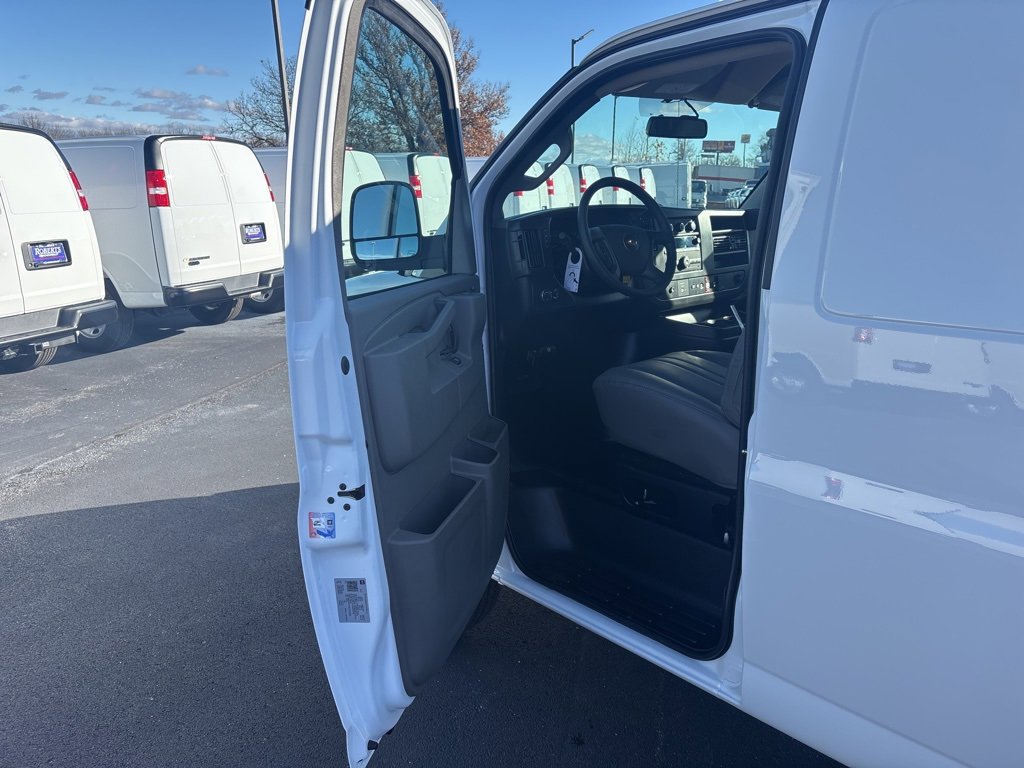 New 2025 Chevrolet Express 2500 Empty Cargo Van - photo 9