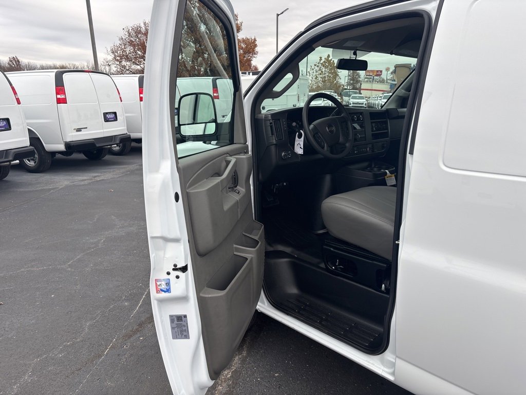 New 2025 Chevrolet Express 2500 Empty Cargo Van - photo 9