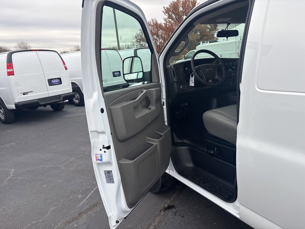 New 2025 Chevrolet Express 2500 Empty Cargo Van - photo 9