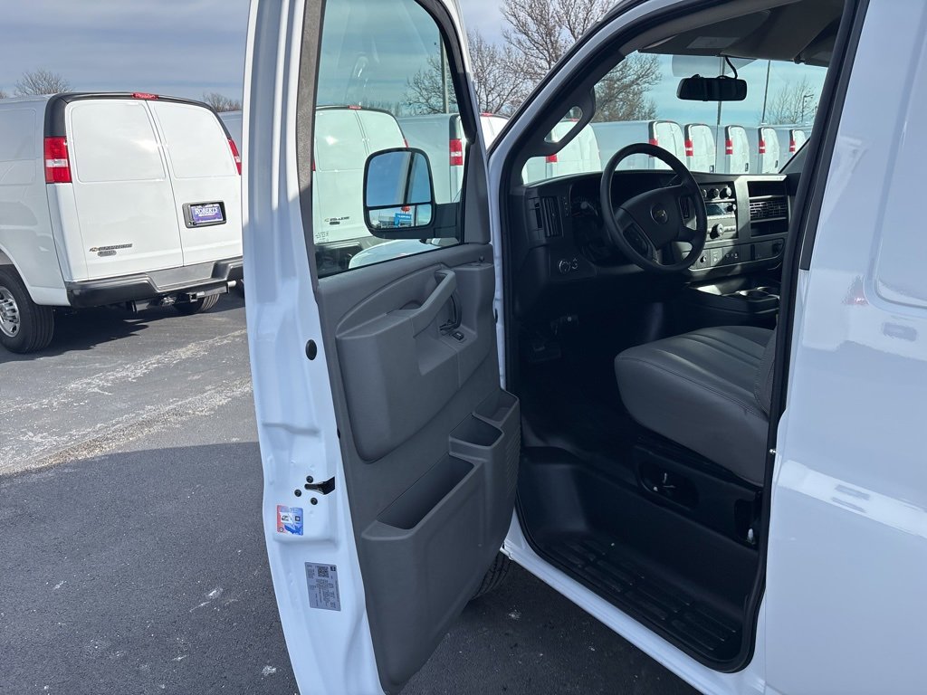 New 2025 Chevrolet Express 2500 Empty Cargo Van - photo 9