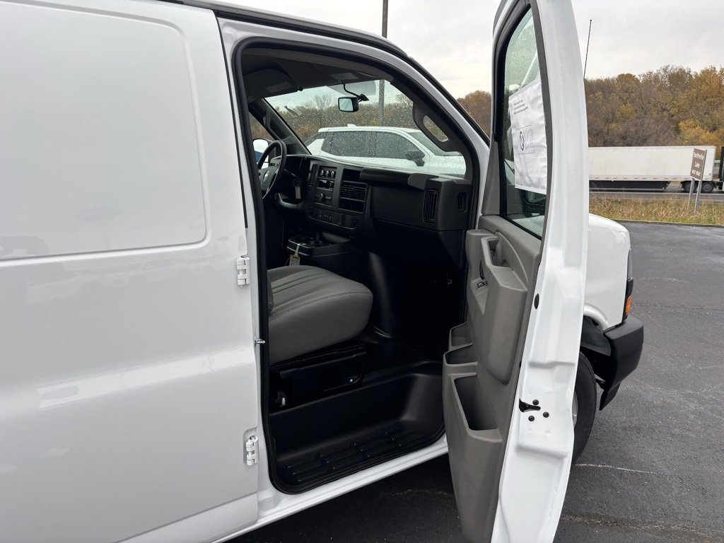 New 2025 Chevrolet Express 2500 Empty Cargo Van - photo 31
