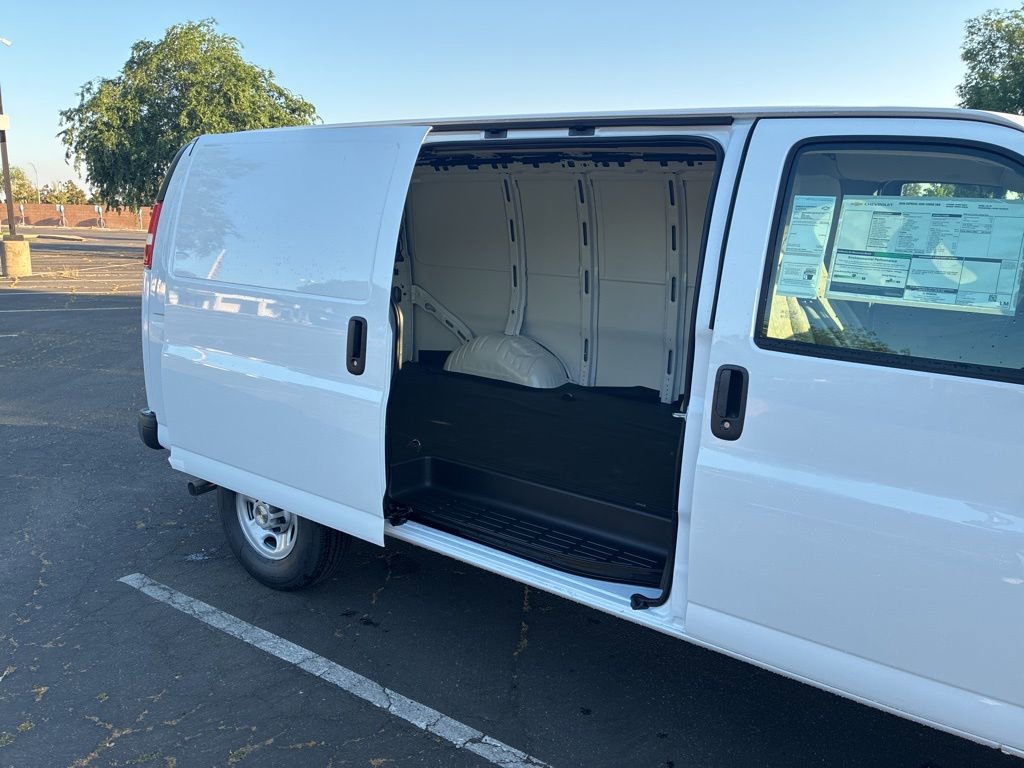 New 2026 Chevrolet Express 2500 Empty Cargo Van - photo 18