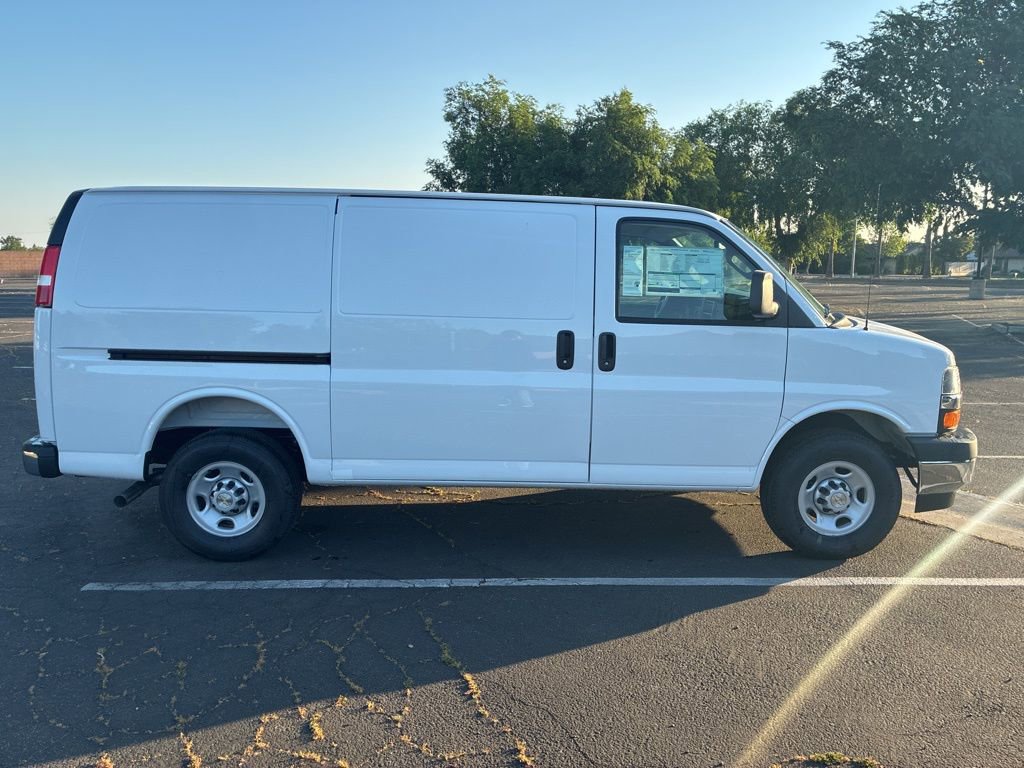 New 2026 Chevrolet Express 2500 - photo 2