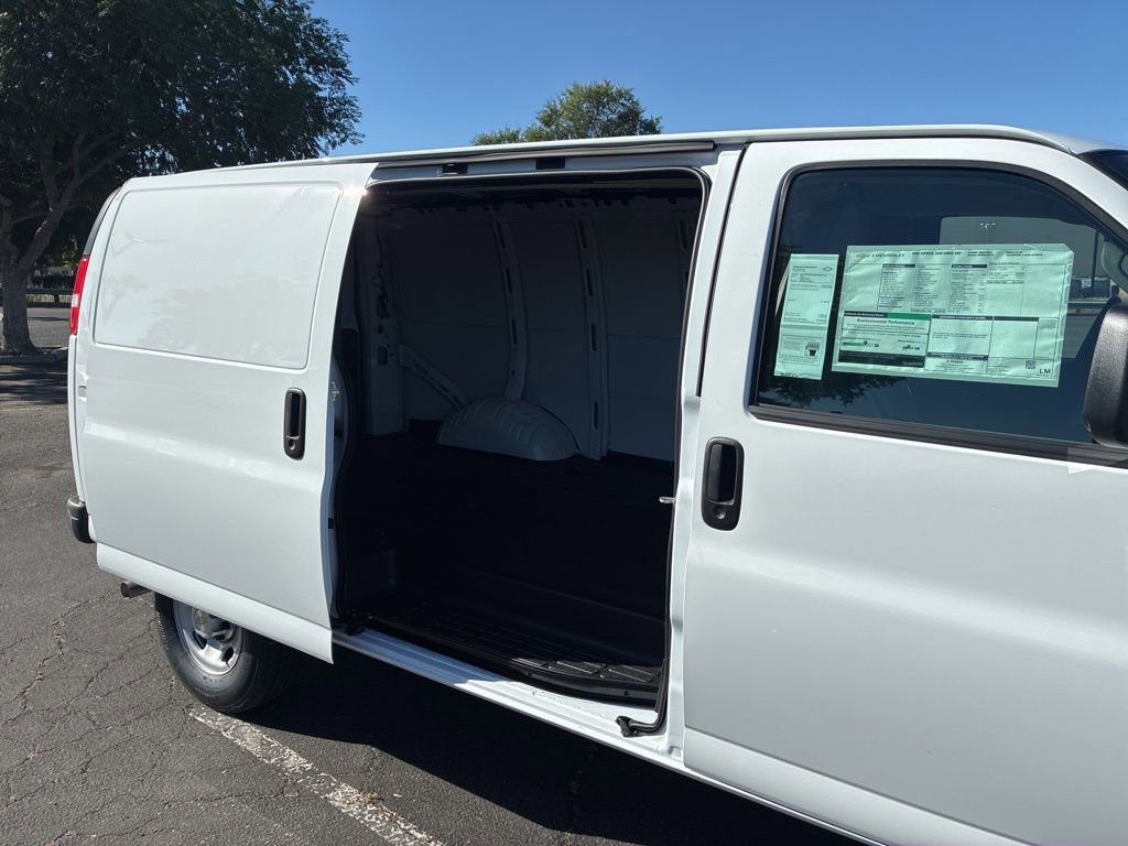 New 2026 Chevrolet Express 2500 Empty Cargo Van - photo 18
