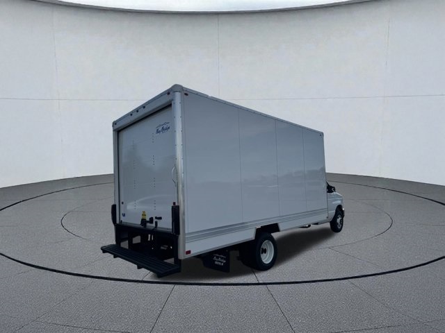 New 2025 Ford E-450 - photo 2