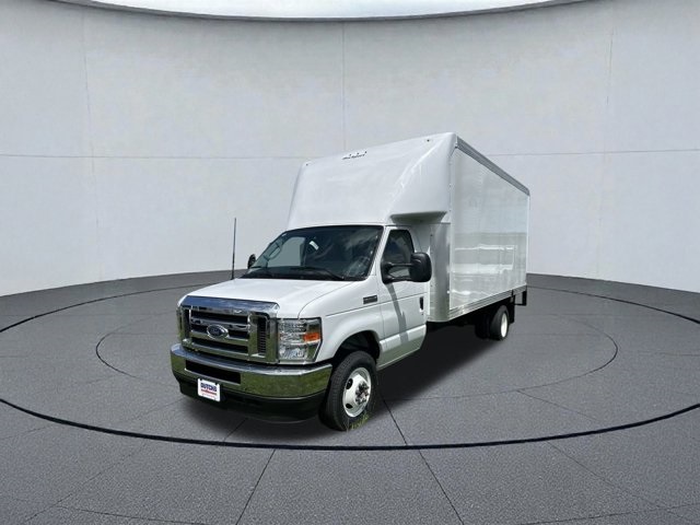 New 2025 Ford E-450 - photo 2