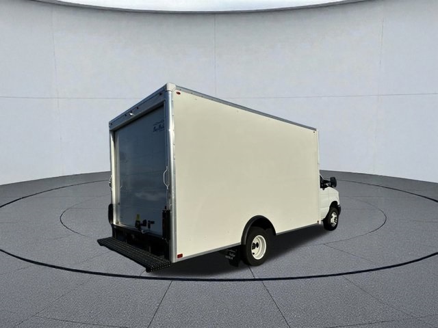New 2025 Ford E-450 - photo 2