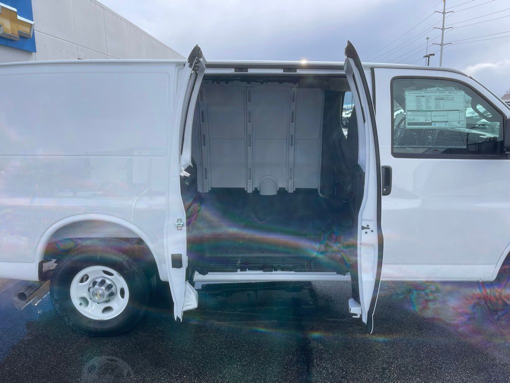 New 2025 Chevrolet Express 2500 Empty Cargo Van - photo 17