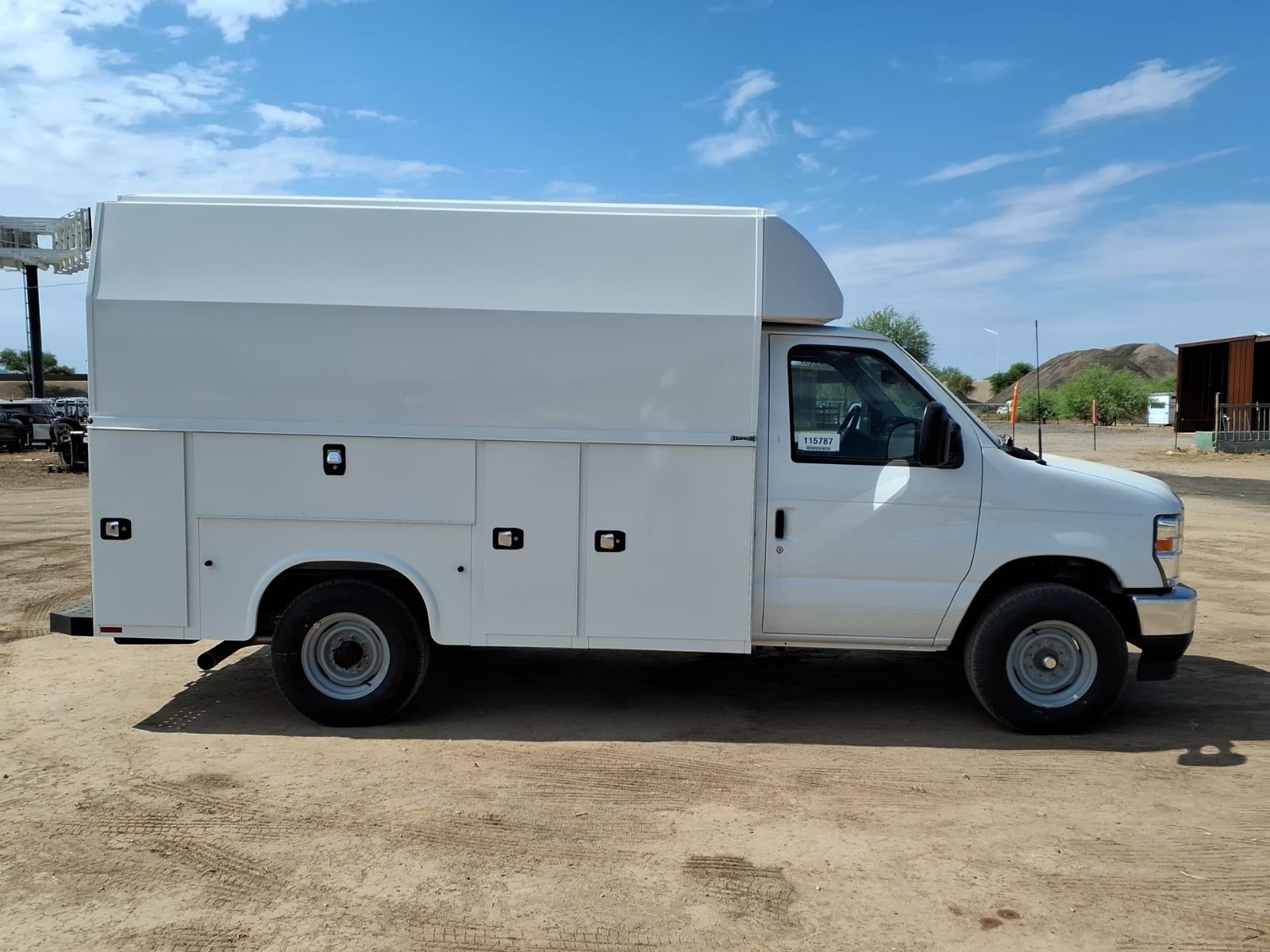 New 2027 Ford E-350 - photo 2