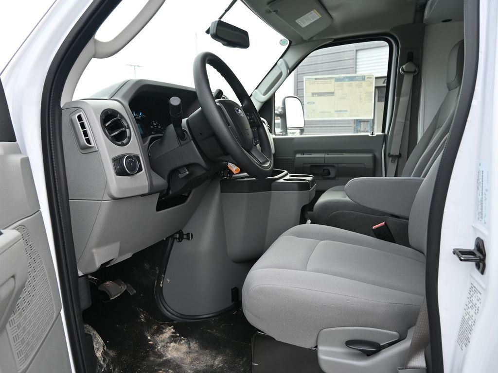 New 2025 Ford E-350 - photo 2