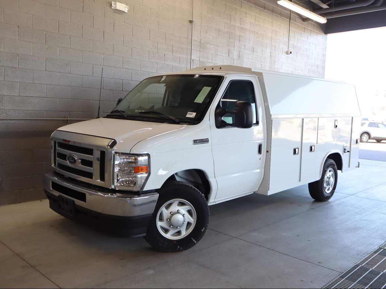New 2025 Ford E-350 - photo 1