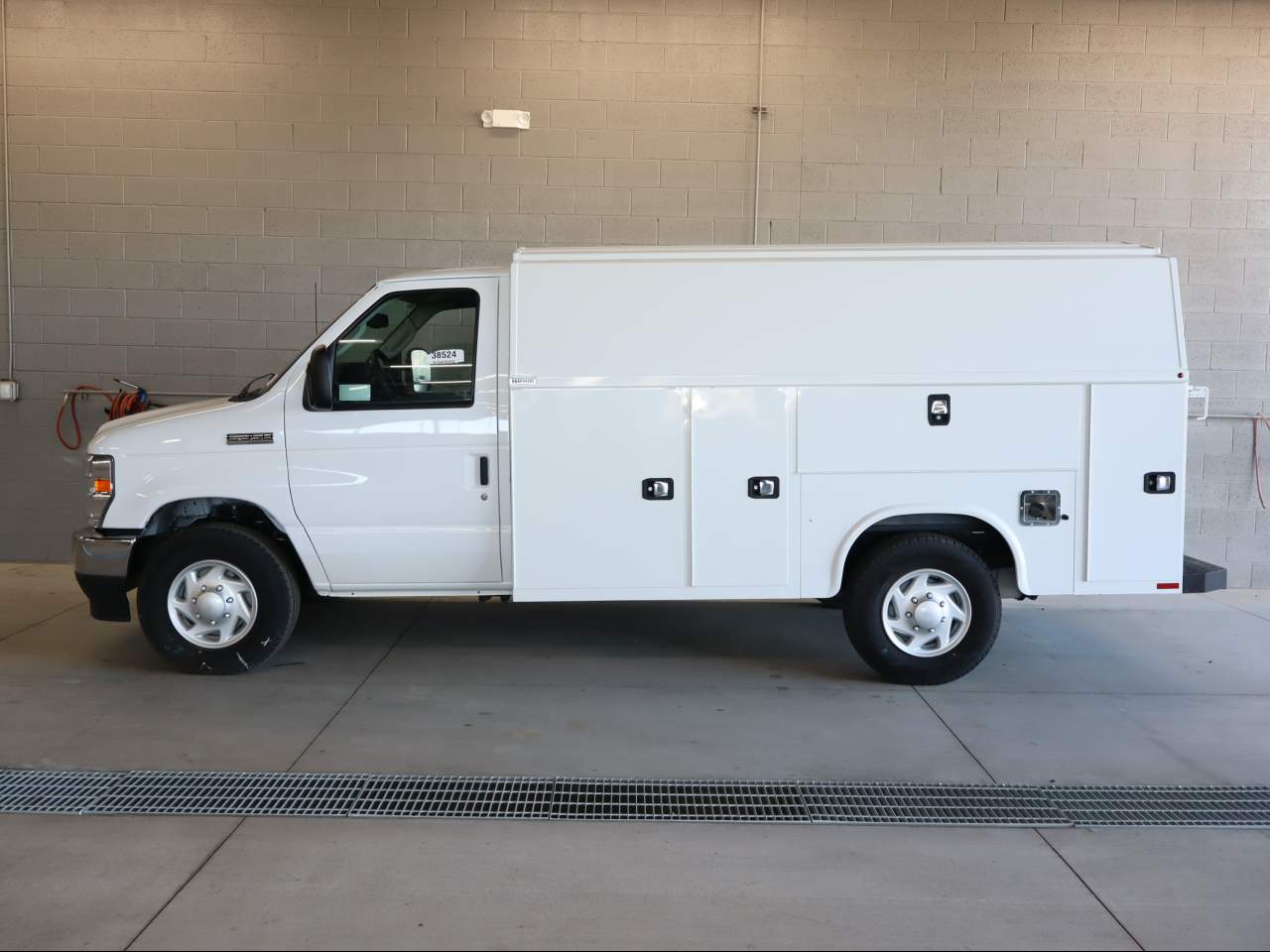 New 2025 Ford E-350 - photo 2