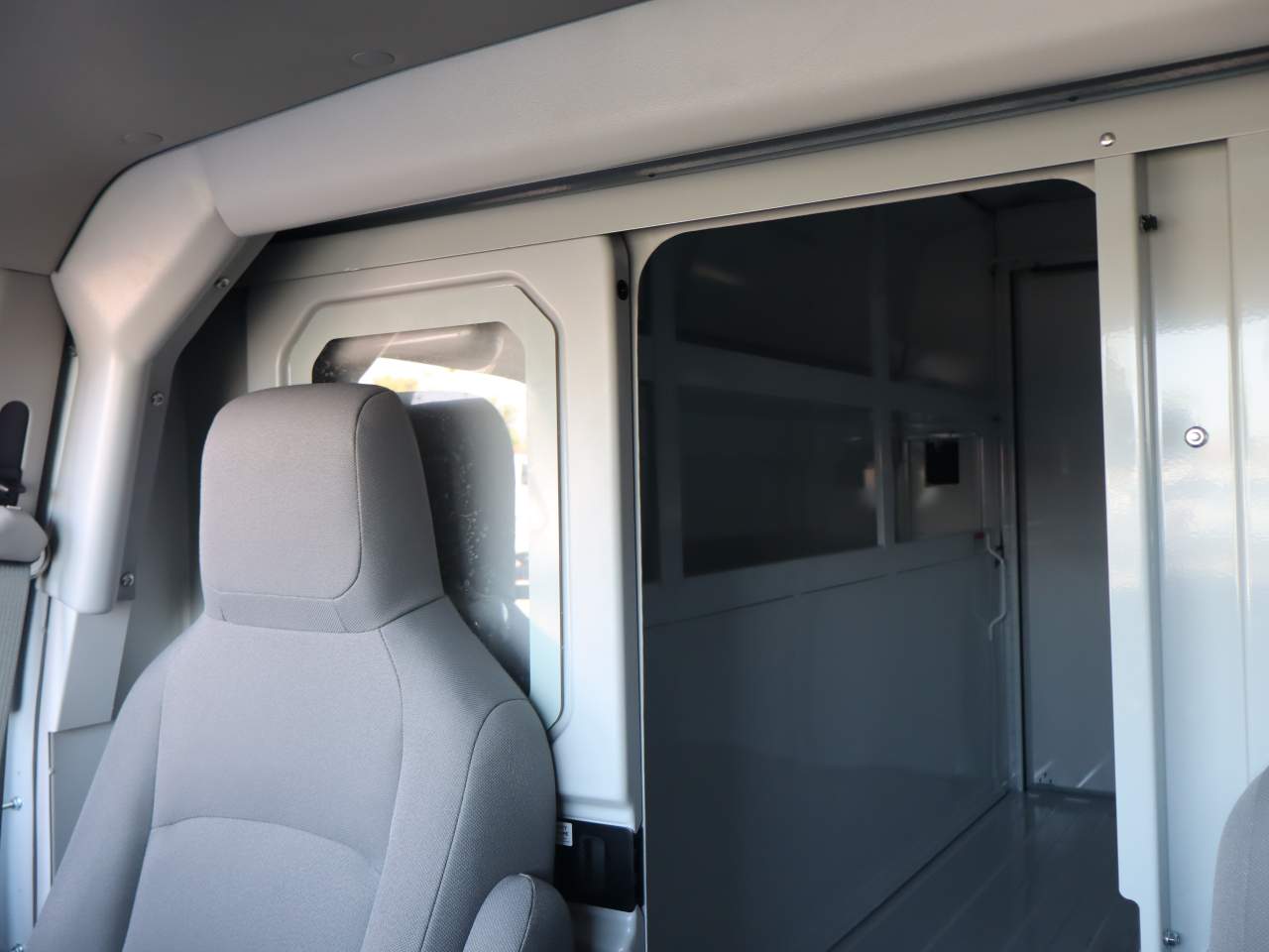 New 2026 Ford E-350 Cutaway - photo 22